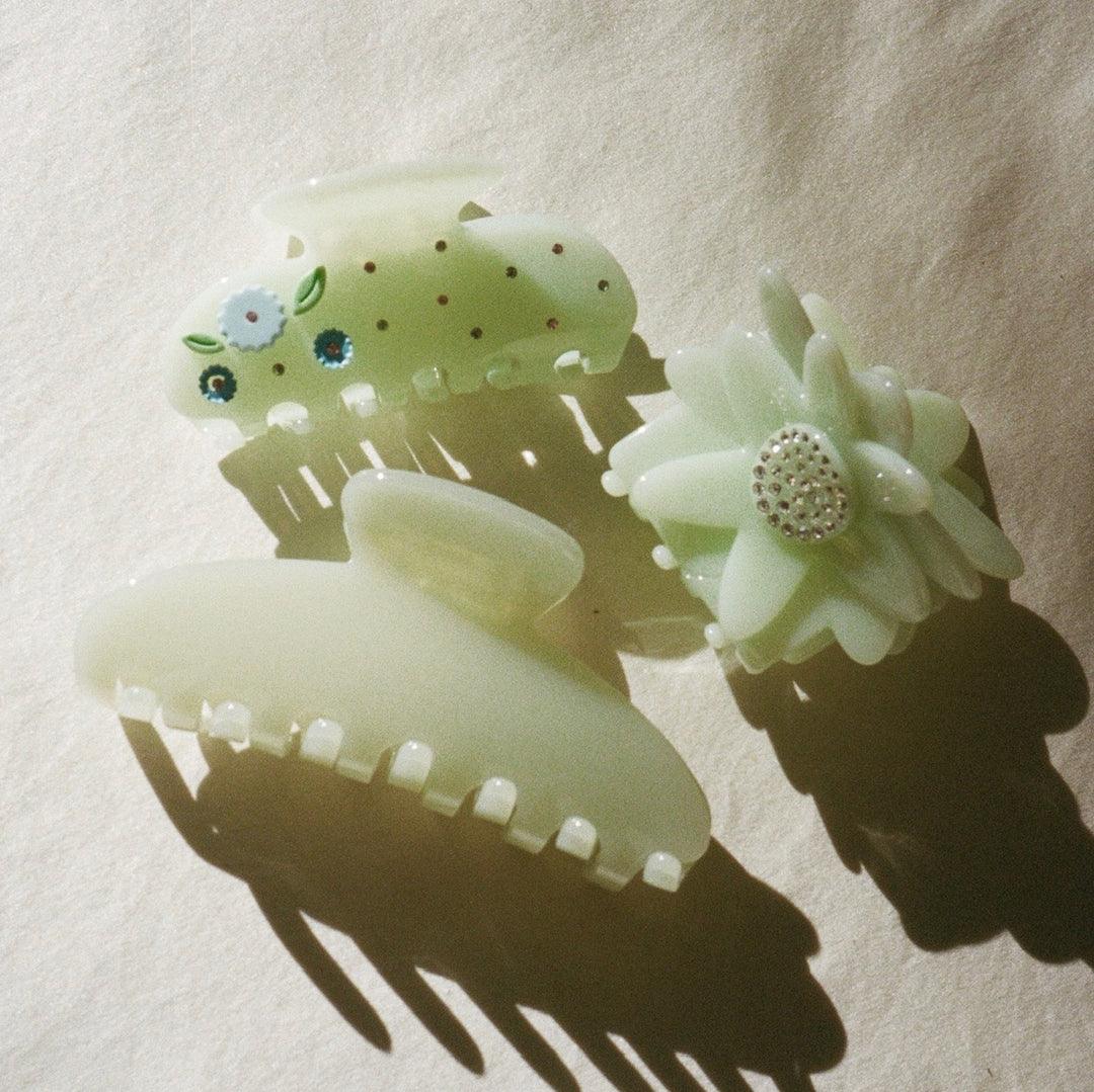 Sweetheart Clip in Melon Bloom bio-acetate go-to essentials emijay discount large big sale designer Sephora hair claw clip durable pink butterfly flat feminine, high-quality hair accessories like statement Nordstrom hair pin french barrettes for all hair types