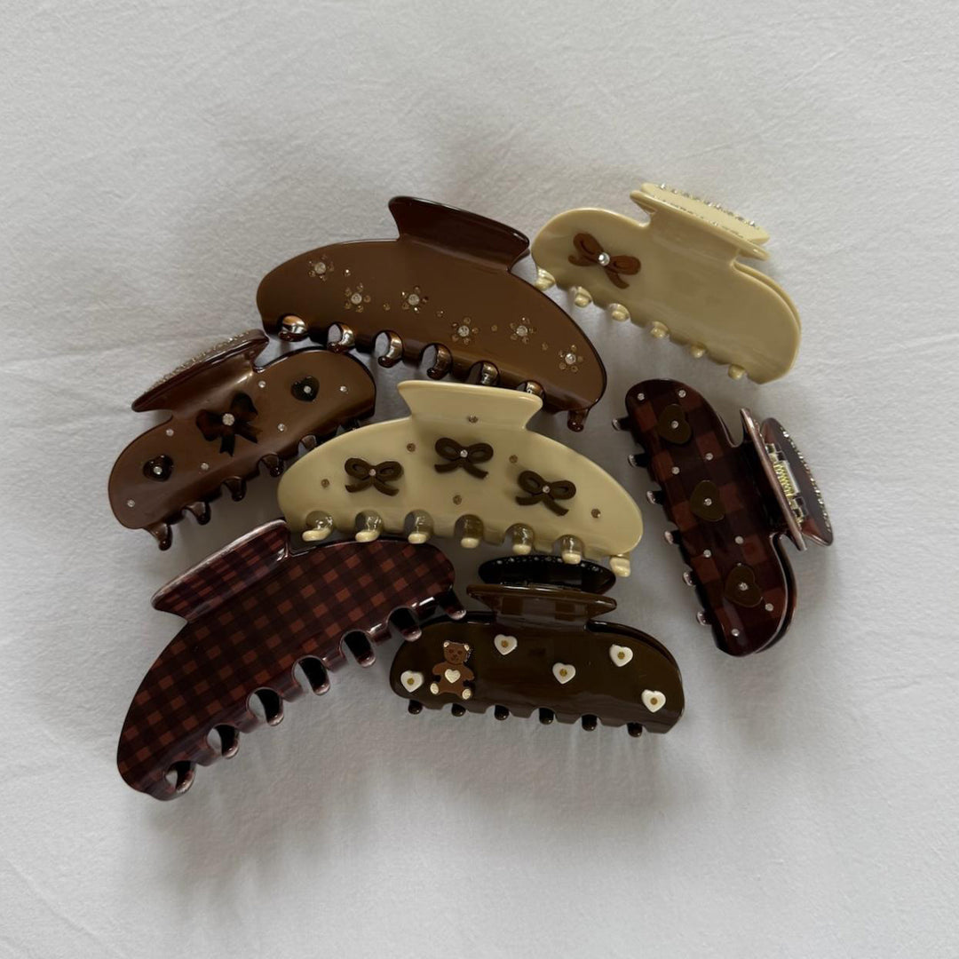 Sweetheart Eyes Clip in in Cocoa Cashmere