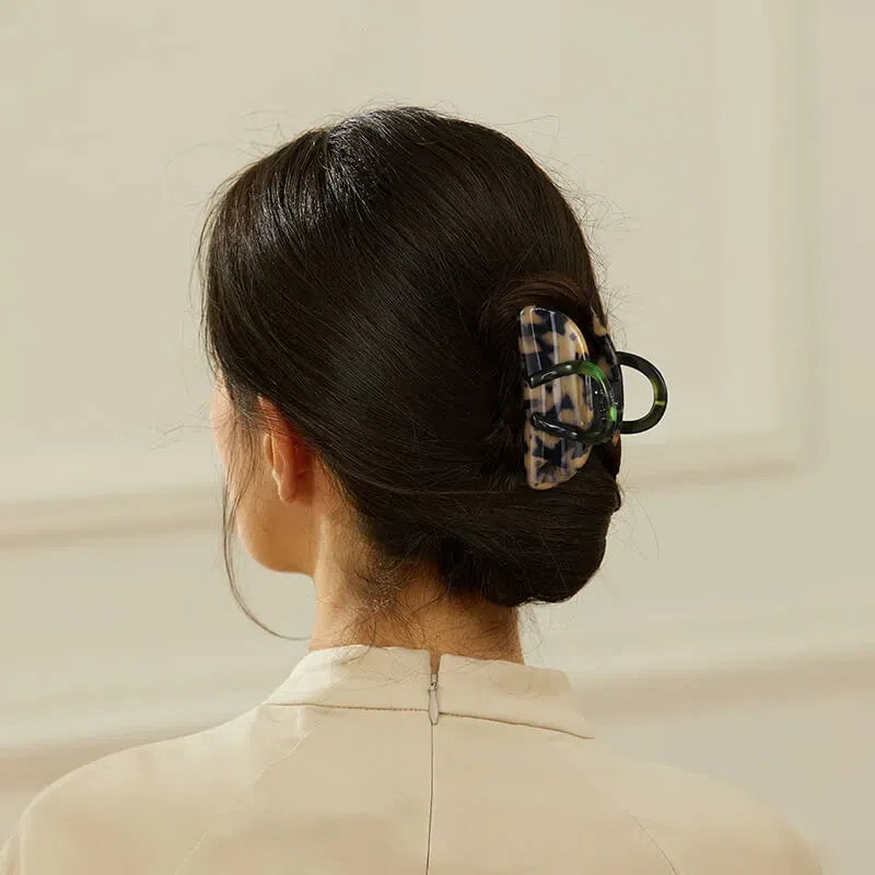 Bonnie Large Hair Claw bio-acetate go-to essentials emijay discount large big sale designer Sephora hair claw clip durable pink butterfly flat feminine, high-quality hair accessories like statement Nordstrom hair pin french barrettes for all hair types