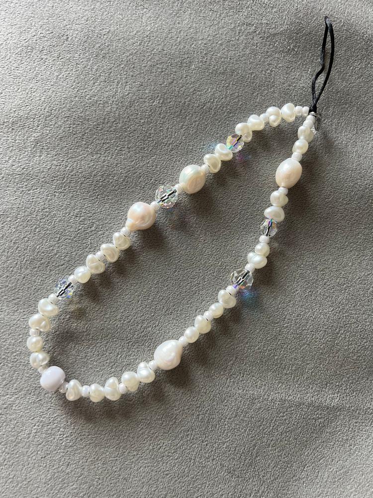 Venus Pearl Trap Wristlet Phone Strap Stringting sale phone  bag charm chain crafted with high-quality colorful beads—perfect for accessorizing phones with a minimalist, stylish touch. A must-have essential and a thoughtful gift idea for women.