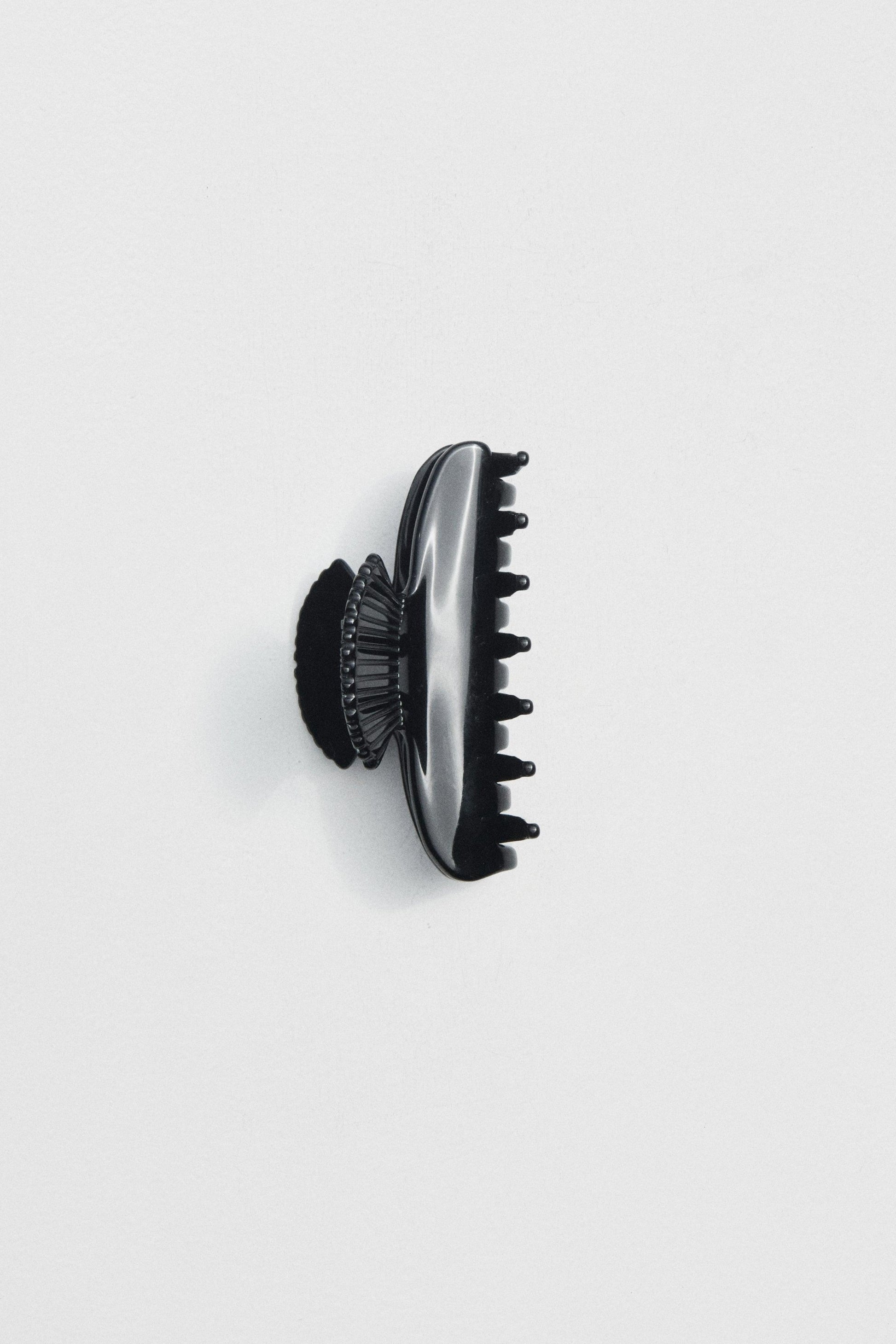 Fan shell Jennie inspired cute bio-acetate large hair claw clip designed for elegant updos– perfect for thick hair and effortless hairstyles