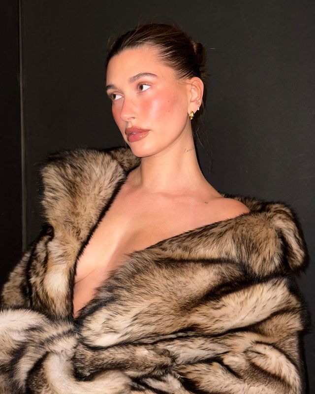 Elegant hailey bieber with fur   presenting hair claw clips durable, lightweight, and perfect for thick hair . Ideal for effortless everyday hairstyles.