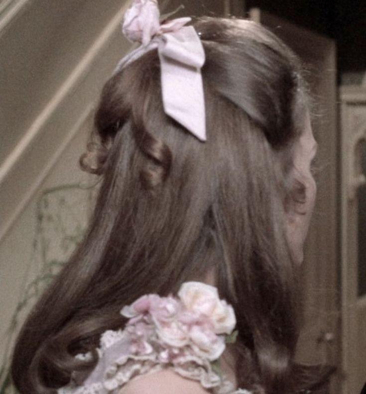 The Ballerina Retro Style: A Perfect Match for Hair Clips and Gift Ideas