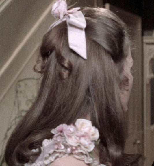 The Ballerina Retro Style: A Perfect Match for Hair Clips and Gift Ideas