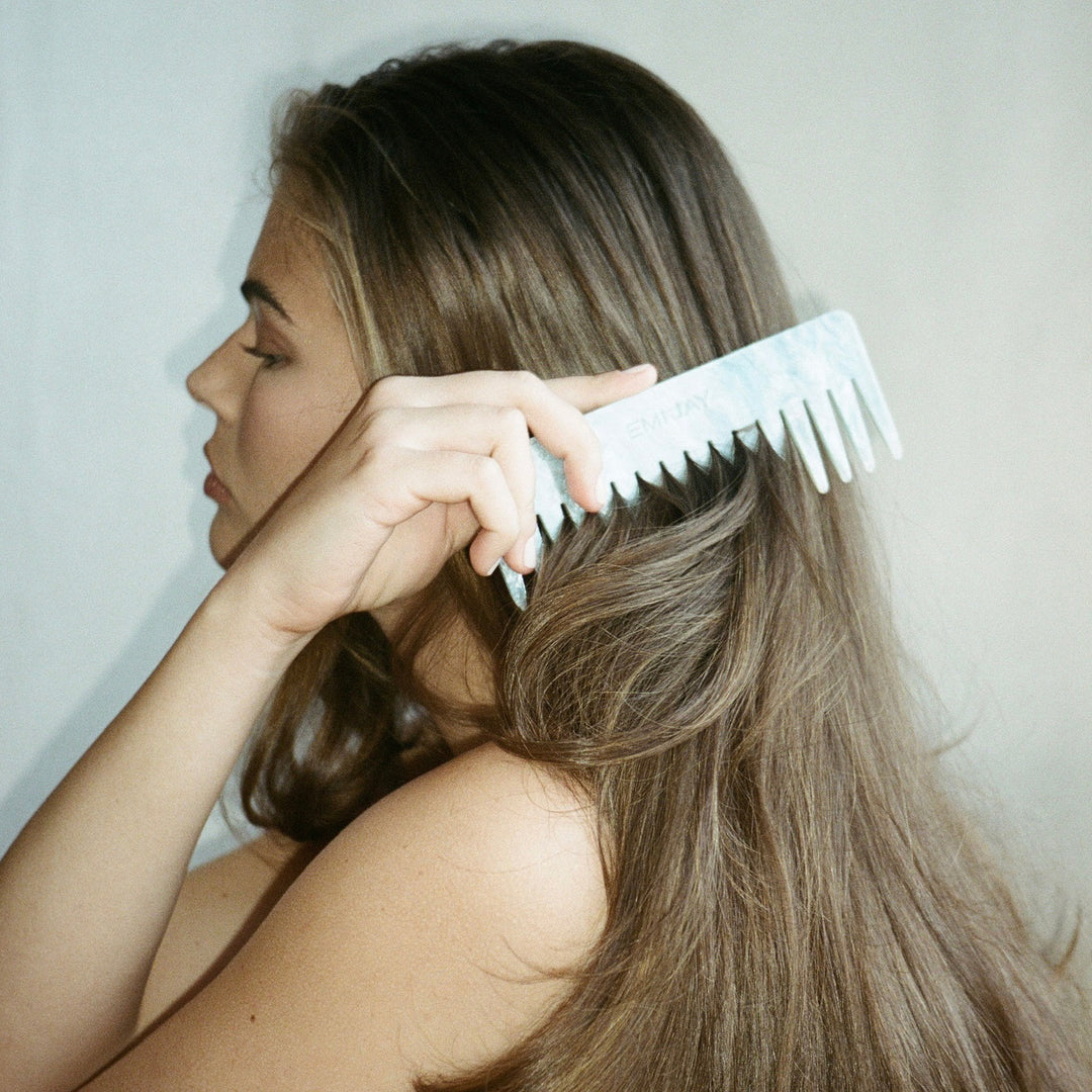 CHARLOTTE LIL EFFING DETANGLING COMB IN BLUE SUGAR