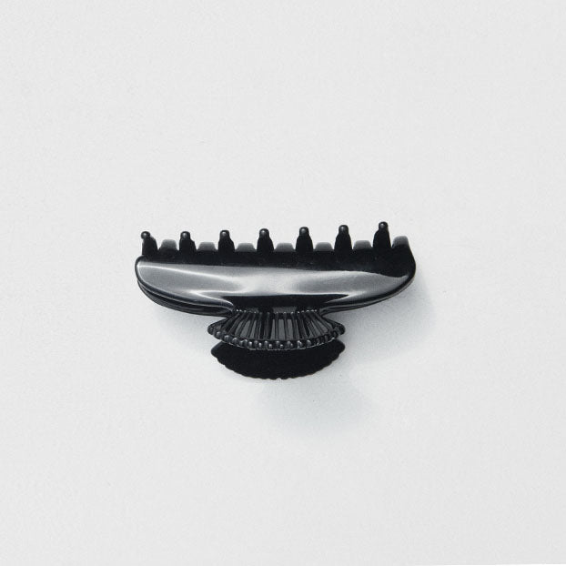 CHARLOTTE LIL EFFING FAN SHELL HAIR CLIP IN NOIR