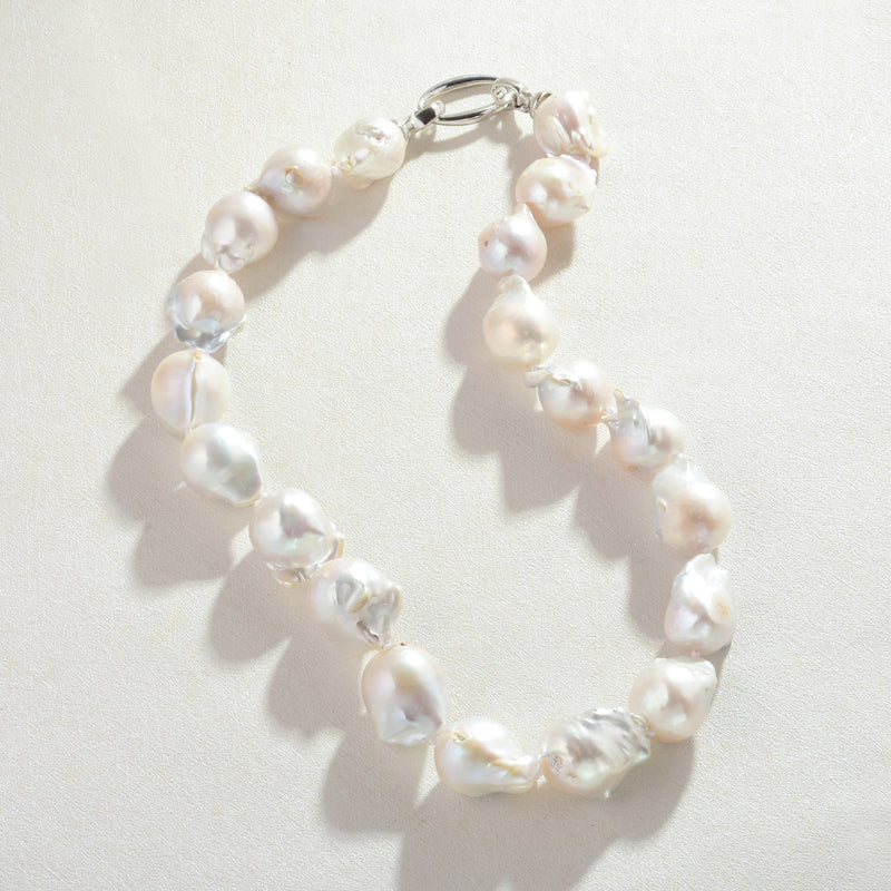 CHLOE  BAROQUE HOLOGRAPHIC PEARL WILMA PEARL NECKLACE