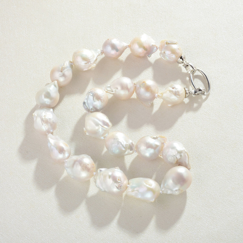 CHLOE  BAROQUE HOLOGRAPHIC PEARL WILMA PEARL NECKLACE