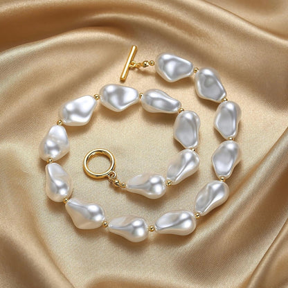 BAROQUE HOLOGRAPHIC PEARL WILMA PEARL NECKLACE featuring a clean chic design and modern white color ,perfect for dailylife/party/office/casual occasion. Styled against a silky background.