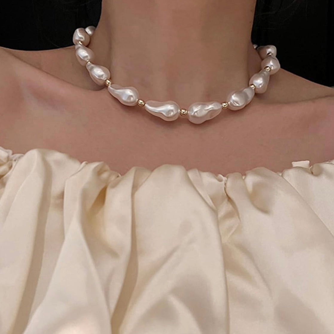 CHLOE  BAROQUE HOLOGRAPHIC PEARL WILMA PEARL NECKLACE