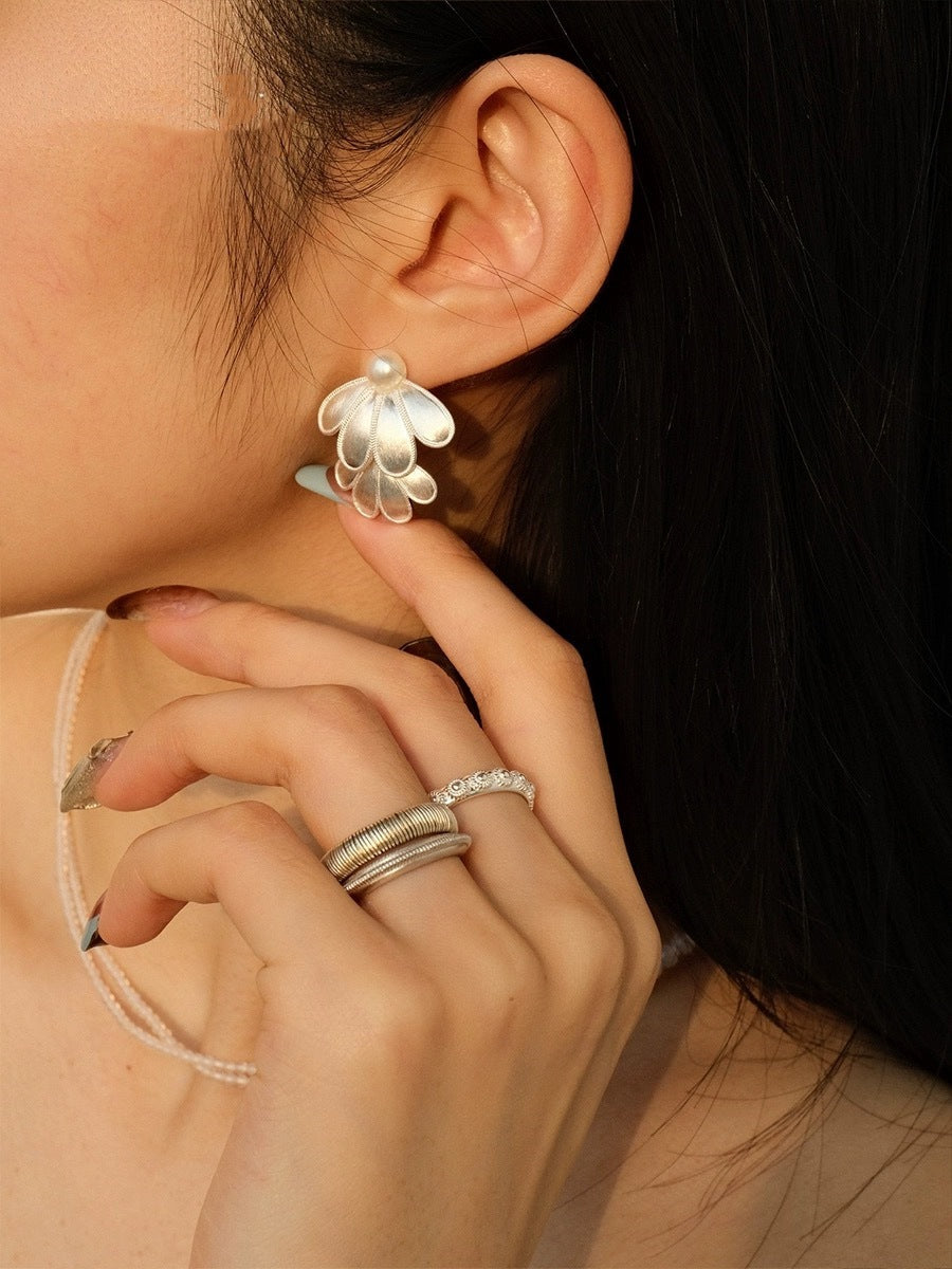 CHLOE SOFT PEARL FLOWER PETAL EARRINGS