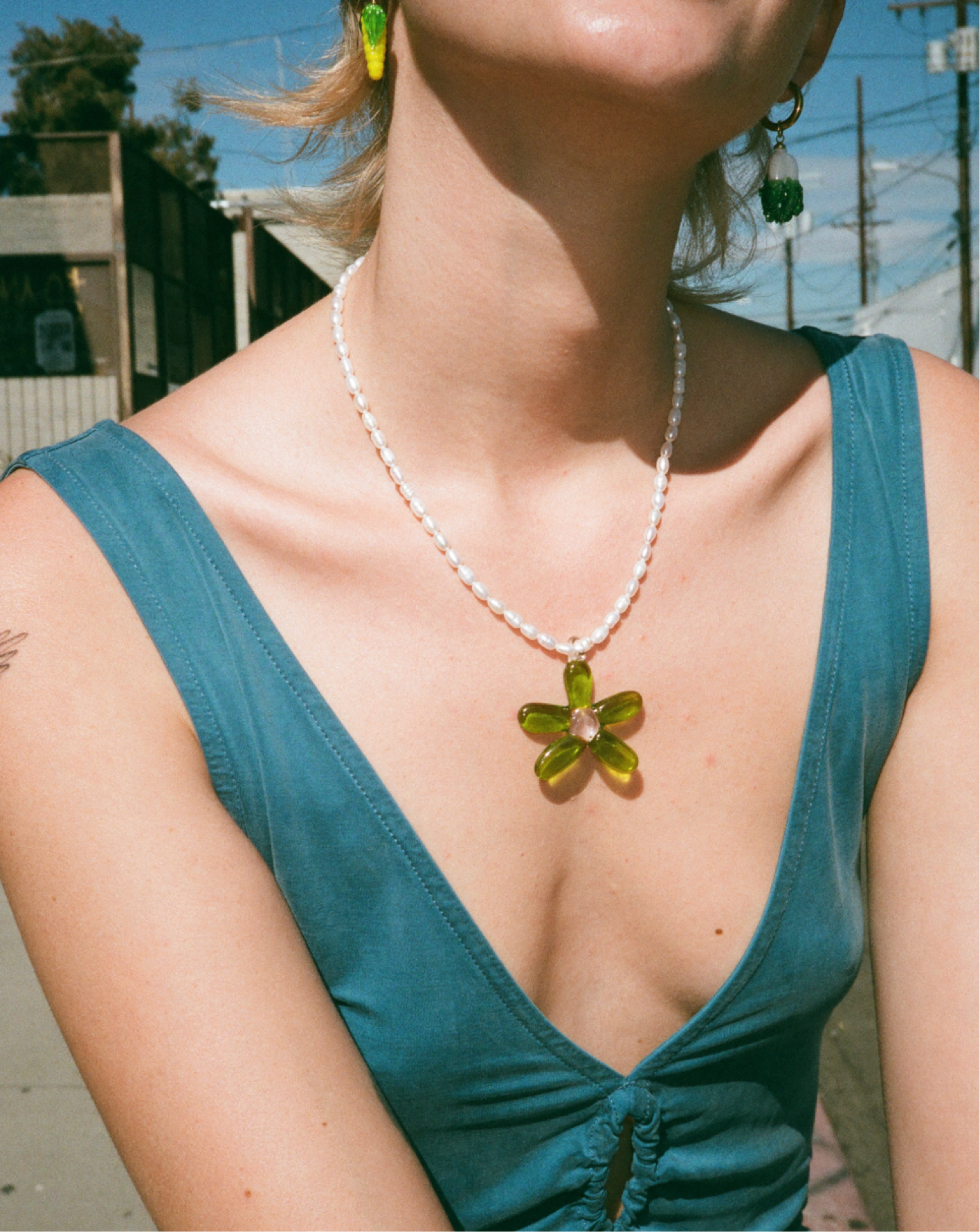 STATEMENTPIECES BLOOM PEARL FLOWER NECKLACE