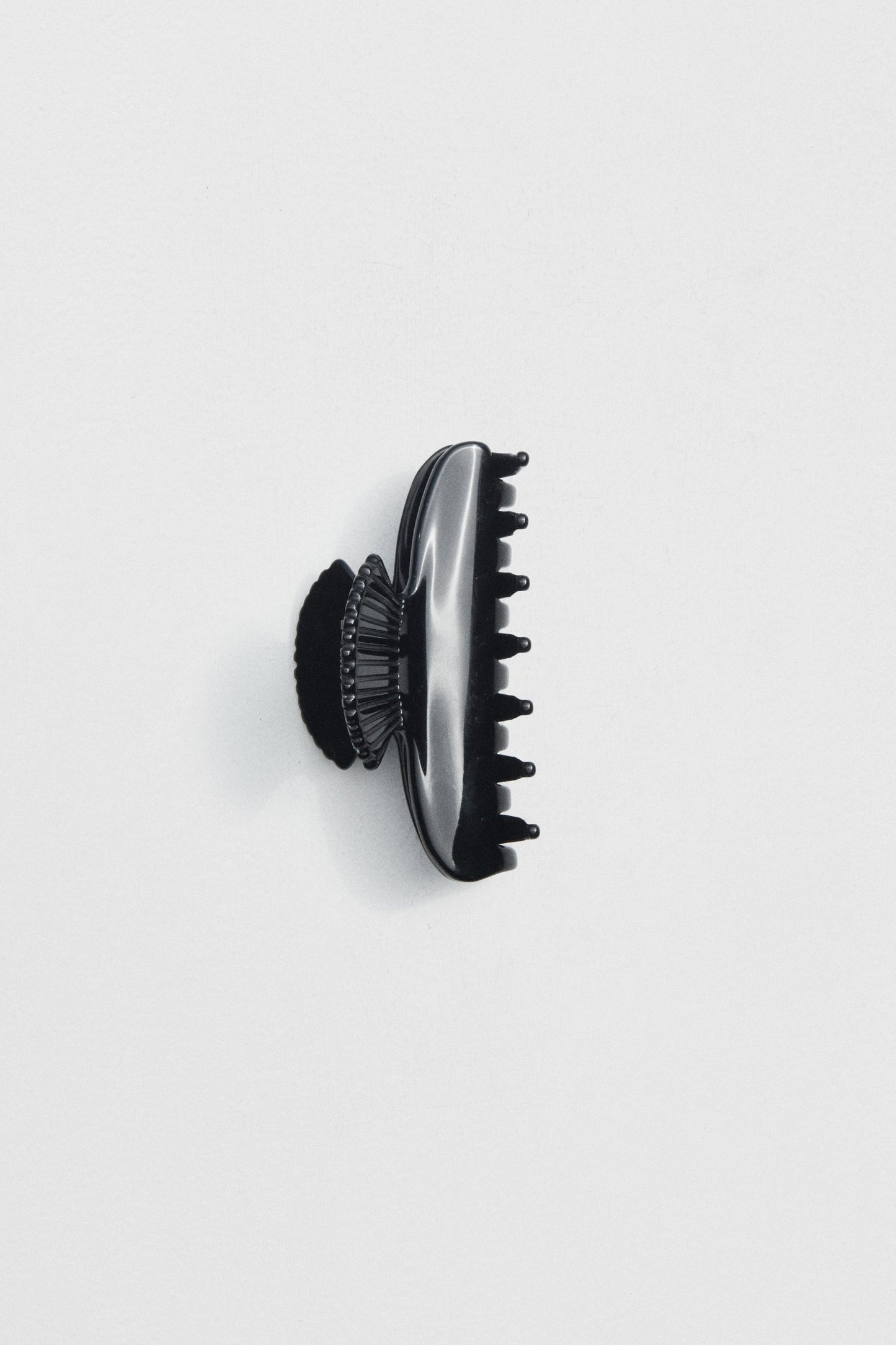 CHARLOTTE LIL EFFING FAN SHELL HAIR CLIP IN NOIR