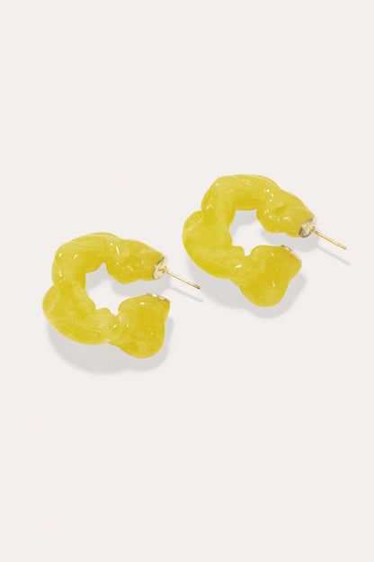 CULT STATEMENTPIECES BLUE BIO RESIN GOLD VERMEIL EARRINGS featuring a clean chic hoop design and modern jelly yellow color ,perfect for dailylife/party/office/casual occasion. Styled against a white background.