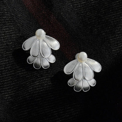 SOFT PEARL FLOWER PETAL EARRINGS featuring a clean chic  flower petal with silver design and modern white pearl  ,perfect for dailylife/party/office/casual occasion.  Styled against a black fabric background.